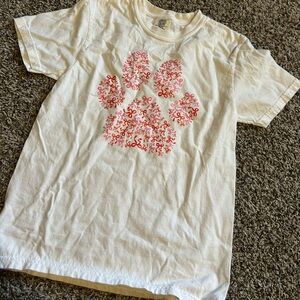 Comfort Colors Cream Tee with Red and Pink Paw Design